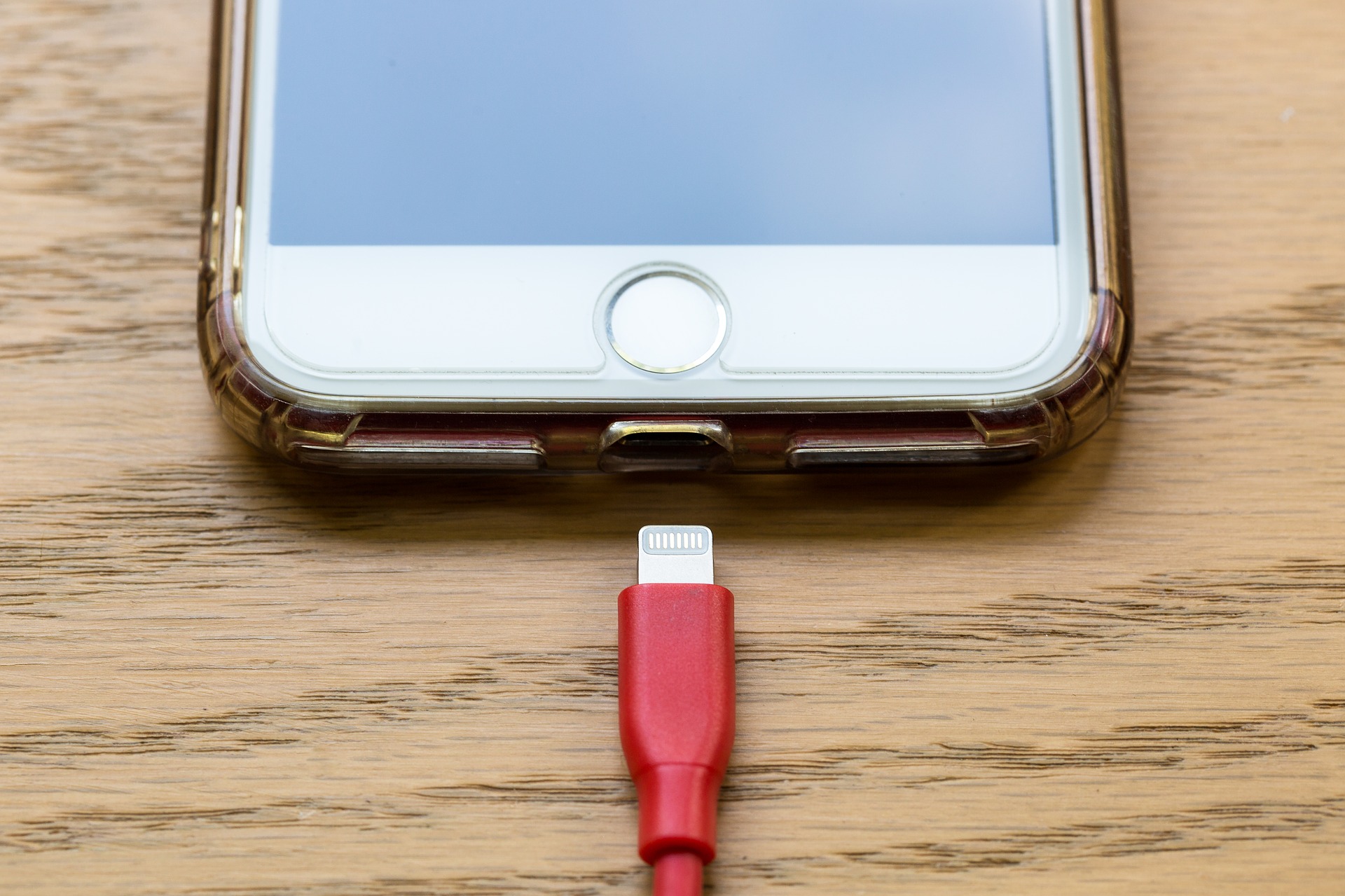 Why you shouldn't buy cheap iPhone cables: Avoid unofficial